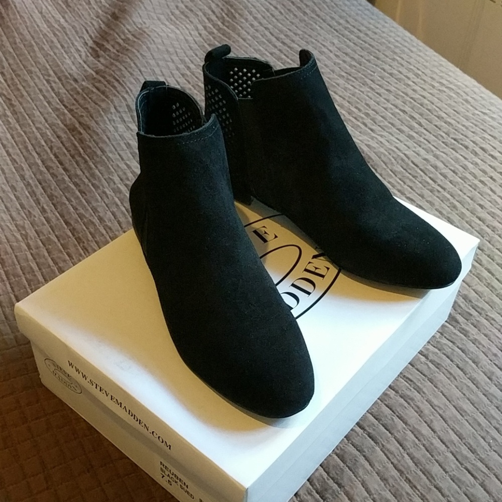 Steve Madden black booty